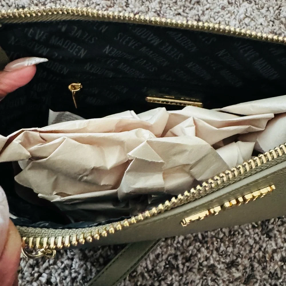 Steve Madden Olive Green Crossbody with Gold Chain Detail - Picture 3 of 3